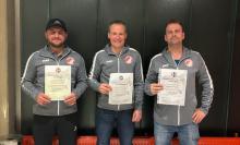 Die Trainer mit ihren Urkunden