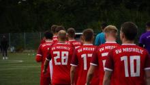 Die Mannschaft betritt den Platz